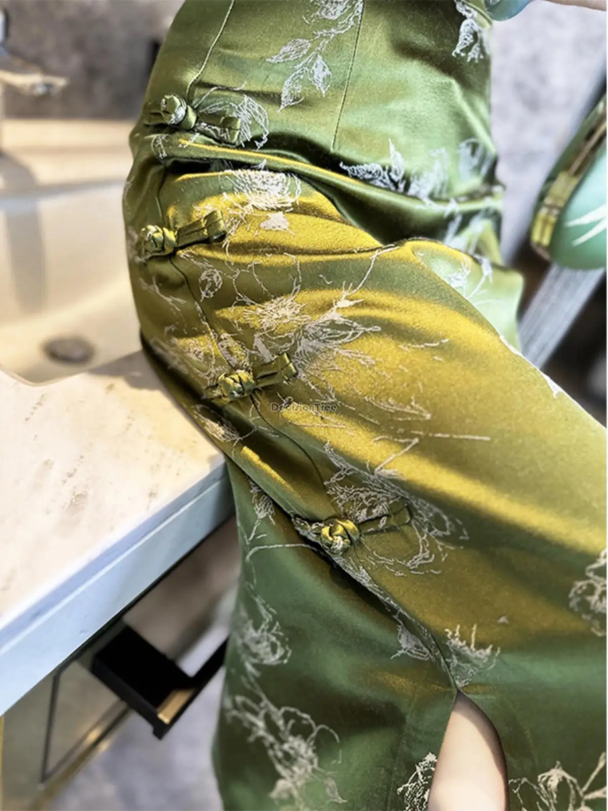 2023 китайский ретро стиль, зеленая винтажная юбка-чонсам на пуговицах, женская летняя юбка с высокой талией и разрезом, элегантная юбка-полукомбинезон s297